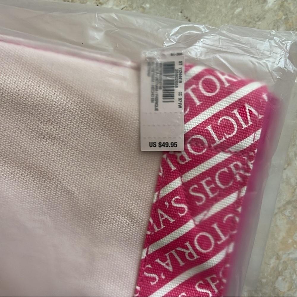 VS Weekender Bag - Picture 4 of 6